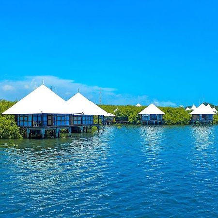 Beejay Bakau Resort Проболинго Экстерьер фото