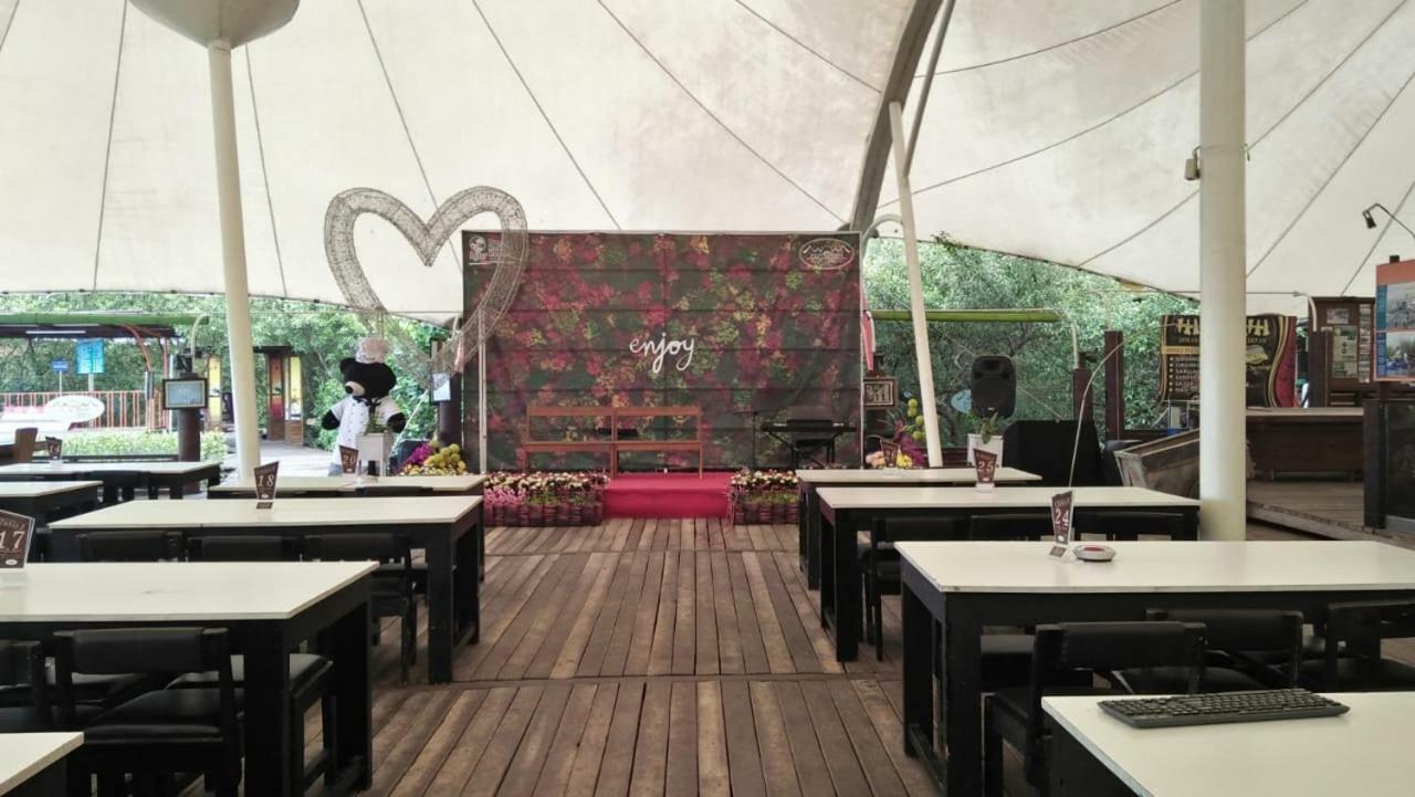 Beejay Bakau Resort Проболинго Экстерьер фото