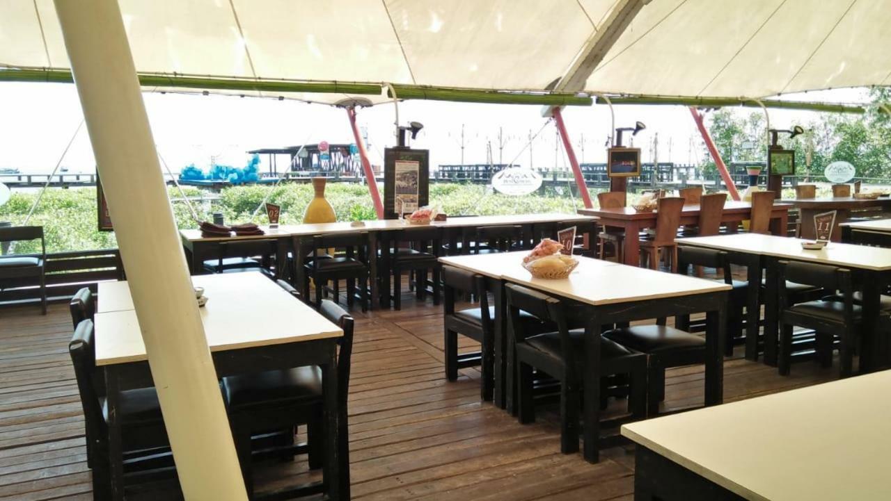 Beejay Bakau Resort Проболинго Экстерьер фото