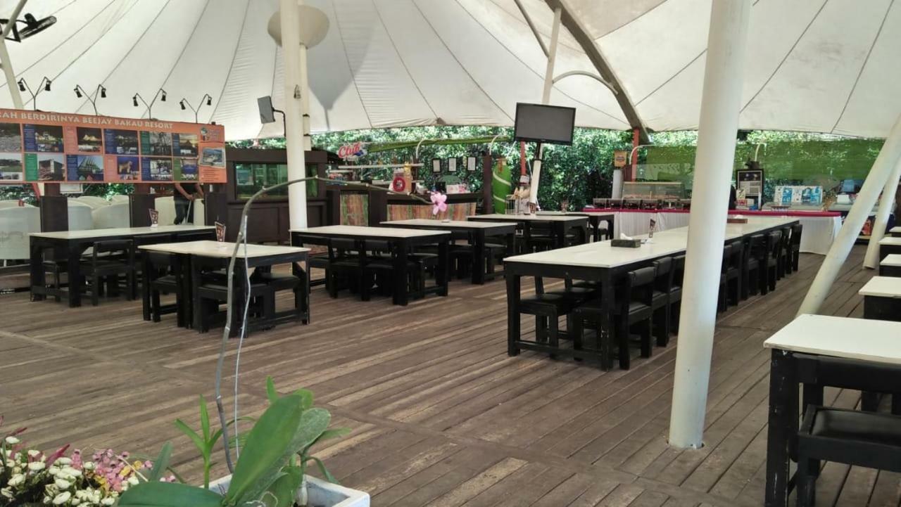 Beejay Bakau Resort Проболинго Экстерьер фото