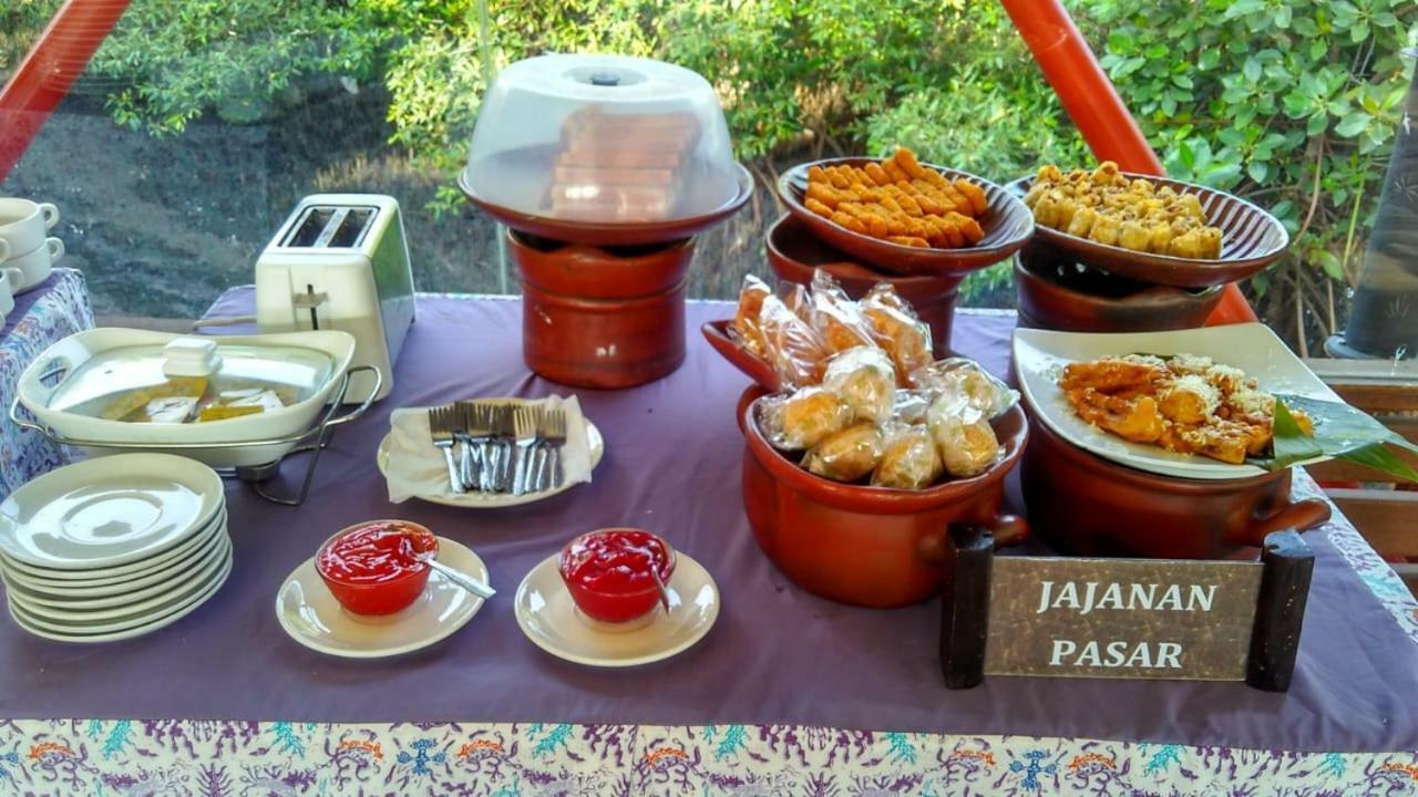 Beejay Bakau Resort Проболинго Экстерьер фото